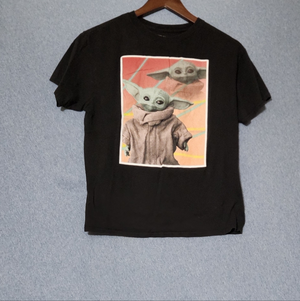 Star Wars baby Yoda tee shirt. Size medium